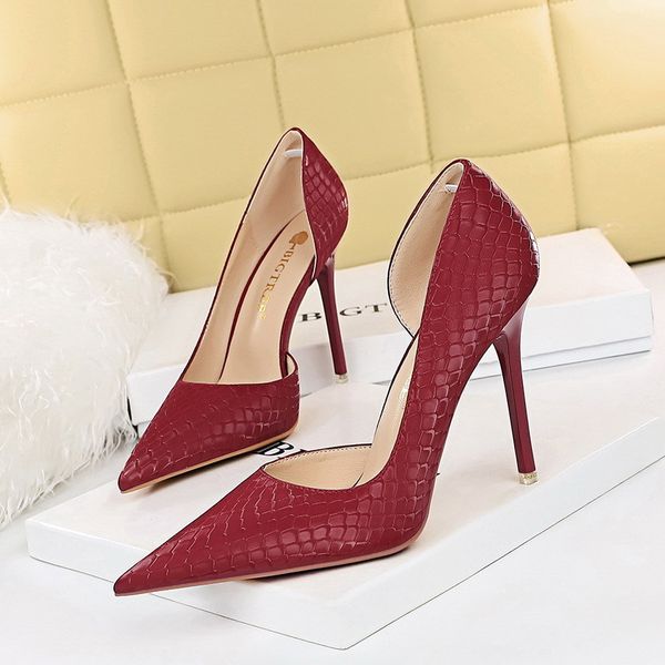 new fashion nightclub slim slim slim heels high heels shallow mouth high heels retro snake pattern single shoes size 34-43, Black
new fashion nightclub slim slim slim heels high heels shallow mouth high heels retro snake pattern single shoes size 34-43, Black