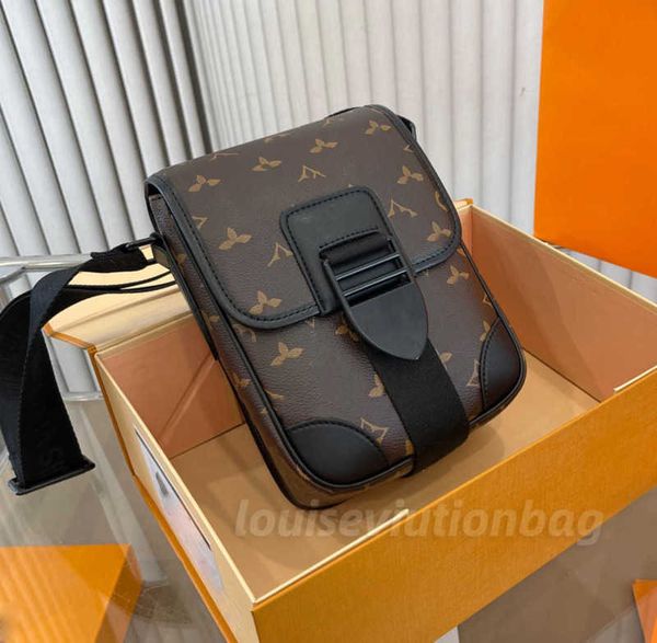 s-lock vertical wearable wallet designer crossbody bag women men brand mini purse with chain single shoulder card coin holder ladies suitabl
s-lock vertical wearable wallet designer crossbody bag women men brand mini purse with chain single shoulder card coin holder ladies suitabl