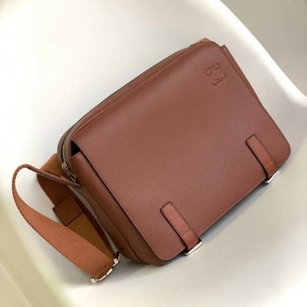 designer high-end men's bags shoulder handbag lowe brand leather messenger crossbody premium shoulder business casual cowhide flip wome
designer high-end men's bags shoulder handbag lowe brand leather messenger crossbody premium shoulder business casual cowhide flip wome