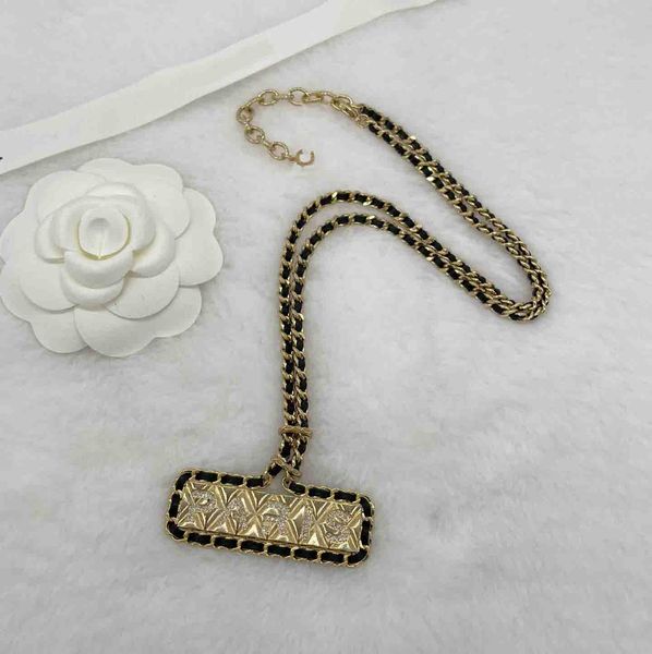 2023 luxury quality charm rectangle shape pendant necklace with black genuine leather have box stamp ps7533b, Golden
2023 luxury quality charm rectangle shape pendant necklace with black genuine leather have box stamp ps7533b, Golden