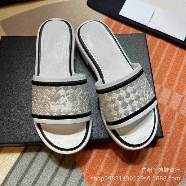 version heeled thick sole slippers women metal chains genuine leather letters embroidery sandals a flip flop on the outside, Black
version heeled thick sole slippers women metal chains genuine leather letters embroidery sandals a flip flop on the outside, Black
