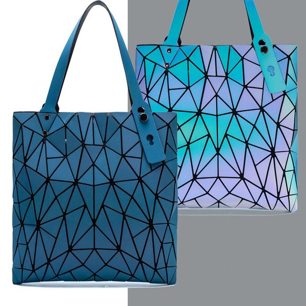 evening bags luminous bao bag reflective geometric bags for women 2023 quilted shoulder female handbags bolsa feminina sac main 230826
evening bags luminous bao bag reflective geometric bags for women 2023 quilted shoulder female handbags bolsa feminina sac main 230826