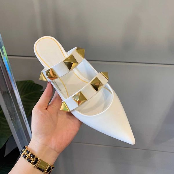version baotou half slippers women's pointed rivet flat sole single wear sandals leather muller shoes which are versatile
version baotou half slippers women's pointed rivet flat sole single wear sandals leather muller shoes which are versatile