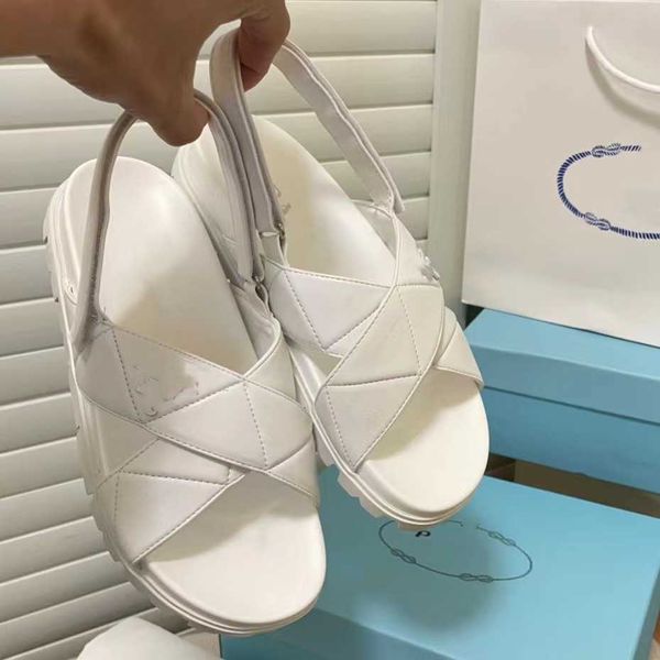 slippers version p family leather sponge cake thick soled sandals female lingge velcro beach cross belt roman shoes
slippers version p family leather sponge cake thick soled sandals female lingge velcro beach cross belt roman shoes