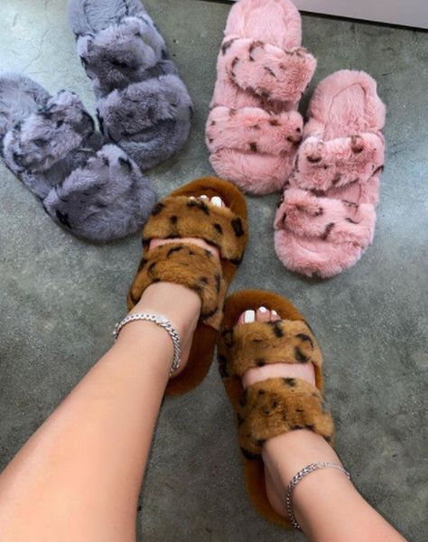women fur slippers 2023 winter indoor home paseo comfort old flowers designer slides house full furry soft fluffy plush flats heel non slip, Black
women fur slippers 2023 winter indoor home paseo comfort old flowers designer slides house full furry soft fluffy plush flats heel non slip, Black