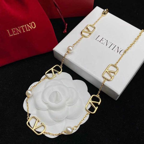 designer necklace valentino luxury v-letter o-shaped chain pearl brass material advanced sense fashion versatile sweater chain valentine, Silver
designer necklace valentino luxury v-letter o-shaped chain pearl brass material advanced sense fashion versatile sweater chain valentine, Silver
