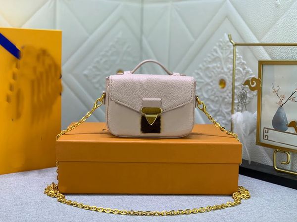 women's handbag luxury bag chain and leather s-lock lock design traditional hard case embossed to accommodate cosmetic mobile phone ban, Black;red
women's handbag luxury bag chain and leather s-lock lock design traditional hard case embossed to accommodate cosmetic mobile phone ban, Black;red