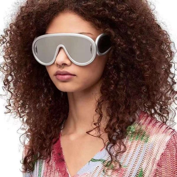 item future wind big frame conjoined sunglasses female personality catwalk small anti violet, White;black
item future wind big frame conjoined sunglasses female personality catwalk small anti violet, White;black