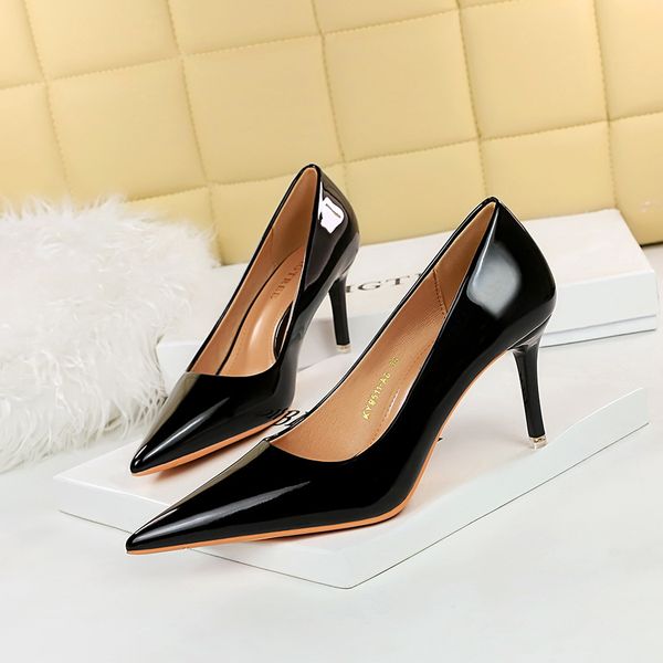 simple slim heel high heel shiny lacquer leather shallow mouth pointed women's shoe high heel single shoe size 34-43, Black
simple slim heel high heel shiny lacquer leather shallow mouth pointed women's shoe high heel single shoe size 34-43, Black