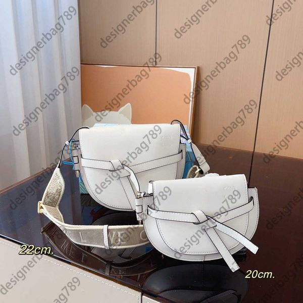 fashion brand saddles bags shoulder handbag lowe cowhide bow clamshell wallet women's classic embroidery wide shoulder strap high 777
fashion brand saddles bags shoulder handbag lowe cowhide bow clamshell wallet women's classic embroidery wide shoulder strap high 777