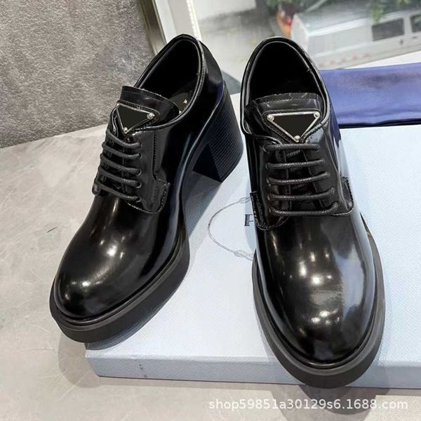 version lefu cowhide thick heeled single triangular label round toe heels street trendy, Black
version lefu cowhide thick heeled single triangular label round toe heels street trendy, Black