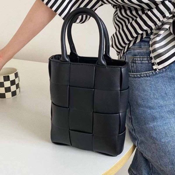 designer tote bag luxury purse classic plaid weave handbag sheepskin women's crossbody shoulder bag made of sheepskin magnetic button s
designer tote bag luxury purse classic plaid weave handbag sheepskin women's crossbody shoulder bag made of sheepskin magnetic button s