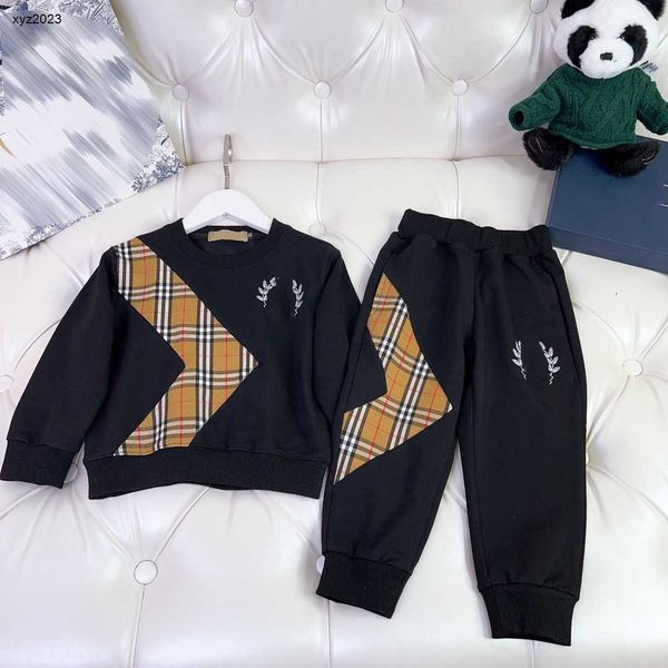 23ss designer baby autumn sets kids tracksuits size 90-150 cm 2pcs irregular stitching design round neck sweater and sports pants aug24, White
23ss designer baby autumn sets kids tracksuits size 90-150 cm 2pcs irregular stitching design round neck sweater and sports pants aug24, White