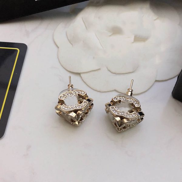 2023 latest autumn/winter gold stud heart-shaped earring ccity woman luxury designer jewelry women c logo hoop crystal earrings 74845, Golden;silver
2023 latest autumn/winter gold stud heart-shaped earring ccity woman luxury designer jewelry women c logo hoop crystal earrings 74845, Golden;silver