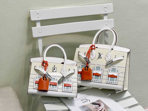 2023 new birkins handbags designer women tory bag oz3r handmade 7a european and american new small house leather platinum bag cowhide color
2023 new birkins handbags designer women tory bag oz3r handmade 7a european and american new small house leather platinum bag cowhide color