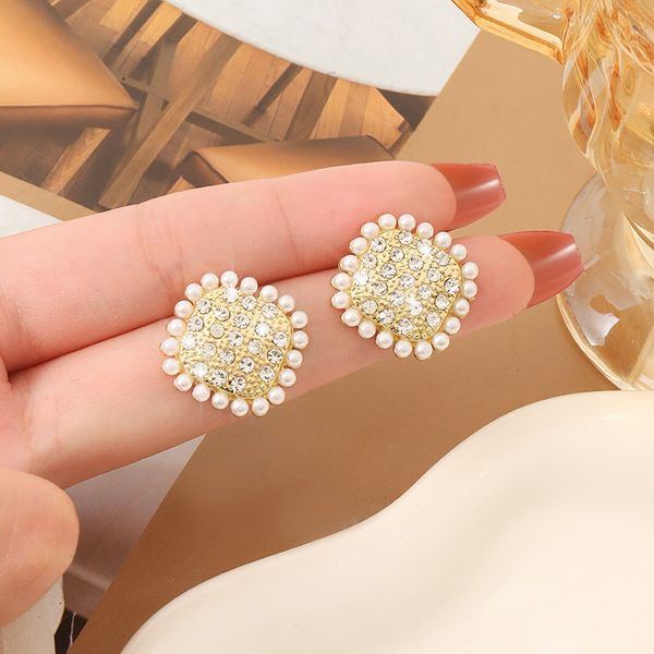 plated 925 silver luxury brand designers letters stud geometric famous women round crystal rhinestone earring wedding perty jewerlry circula, Golden;silver
plated 925 silver luxury brand designers letters stud geometric famous women round crystal rhinestone earring wedding perty jewerlry circula, Golden;silver