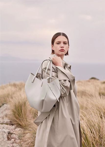 luxury womens shoulder bags numero cloud pochette bag man wallet shoulder designer handbag tote purse handle leather crossbody clutch hand b
luxury womens shoulder bags numero cloud pochette bag man wallet shoulder designer handbag tote purse handle leather crossbody clutch hand b