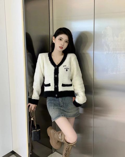 2023new women's designer sweater women's cardigan letter long sleeve knitted pullover fashion women's clothing size s l, White;black
2023new women's designer sweater women's cardigan letter long sleeve knitted pullover fashion women's clothing size s l, White;black