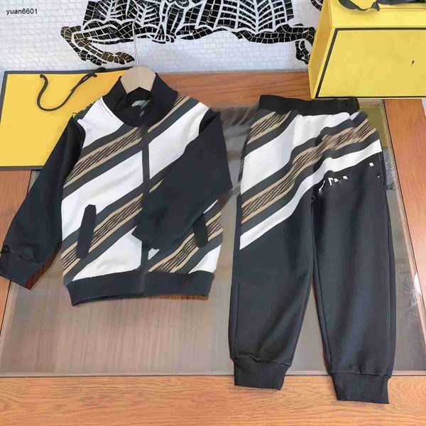 luxury designer tracksuits kids autumn suits size 110-160 cm 2pcs diagonal contrasting striped design jacket and sports pants aug24, White
luxury designer tracksuits kids autumn suits size 110-160 cm 2pcs diagonal contrasting striped design jacket and sports pants aug24, White