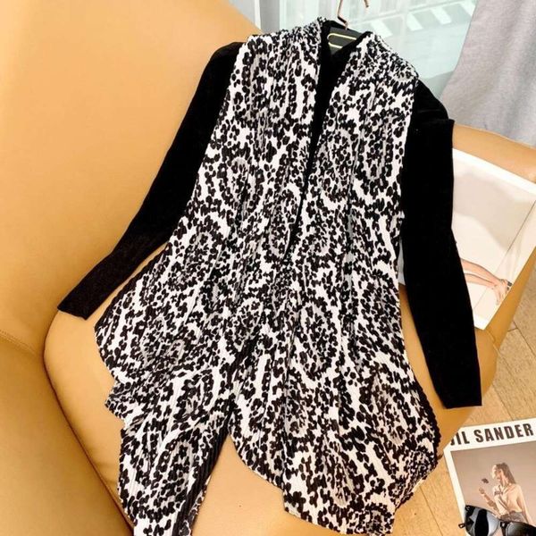 selling all match fashion high wrap grade black and white print warm sunshade thin cripe scarf, Blue;gray
selling all match fashion high wrap grade black and white print warm sunshade thin cripe scarf, Blue;gray
