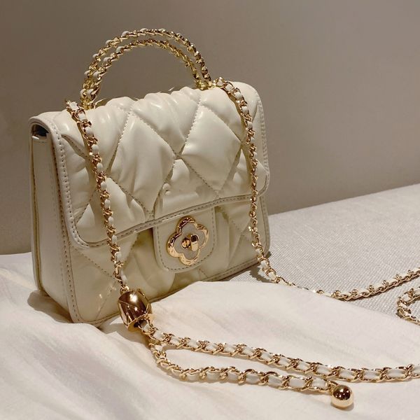 custom luxury brand handbag women's bag leather gold chain crossbody black and white cattle clip shoulder bags
custom luxury brand handbag women's bag leather gold chain crossbody black and white cattle clip shoulder bags