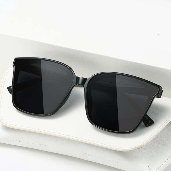 sunglasses womens fashionable big frame plain wholesale for men and women, White;black
sunglasses womens fashionable big frame plain wholesale for men and women, White;black