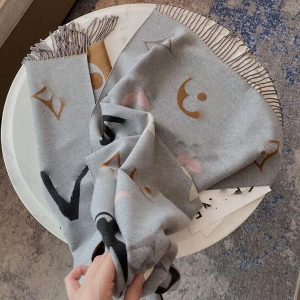 Echarpe Cashmere Designer V Brand Scarf Thick Shawl Women Winter Wram Pashmina Long Wraps Hijab with Ta Ec scarf designers
Echarpe Cashmere Designer V Brand Scarf Thick Shawl Women Winter Wram Pashmina Long Wraps Hijab with Ta Ec scarf designers