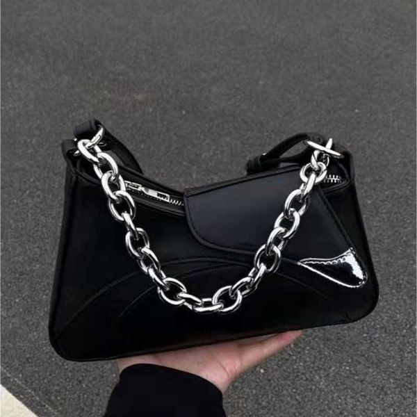 chain underarm bags for women luxury design handbags ladies fashion shoulder bag simple female small tote bag purse with zipper
chain underarm bags for women luxury design handbags ladies fashion shoulder bag simple female small tote bag purse with zipper
