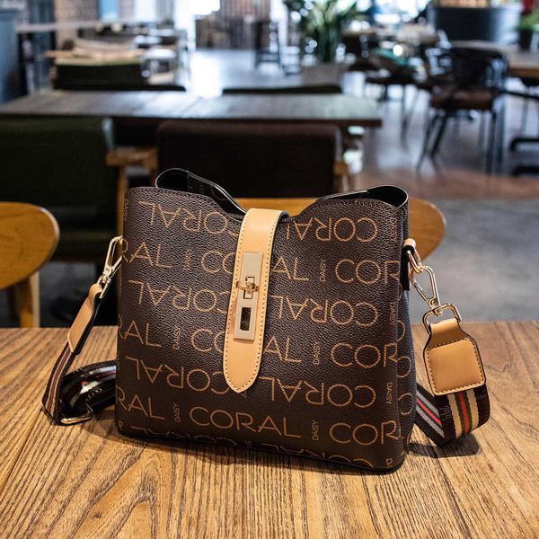 selling classic versatile bag women's messenger bag new shoulder bag leisure bucket bag
selling classic versatile bag women's messenger bag new shoulder bag leisure bucket bag