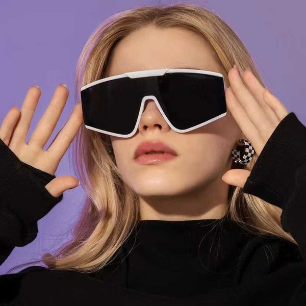 Fashion Designer Cool sunglasses Connected Sunglasses Sports 23 New Personalized Large Frame Colorful Hip Hop Outdoor Sunshades
Fashion Designer Cool sunglasses Connected Sunglasses Sports 23 New Personalized Large Frame Colorful Hip Hop Outdoor Sunshades