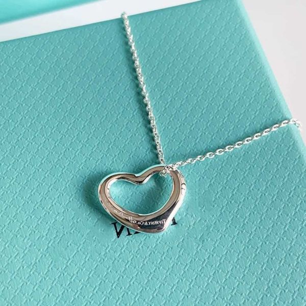 designer necklace 925 sterling silver heart-shaped hollow heart love peach pendant necklace 520 gift for valentine's day tiffaniess
designer necklace 925 sterling silver heart-shaped hollow heart love peach pendant necklace 520 gift for valentine's day tiffaniess