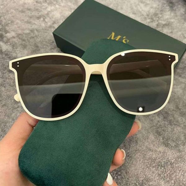 korean version of the beige sunglasses for men and women big face thin plain fashionable large framed glasses, White;black
korean version of the beige sunglasses for men and women big face thin plain fashionable large framed glasses, White;black
