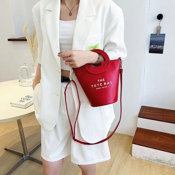 2023 autumn new light luxury lazy wind american candy color letters bright single shoulder bag handbag oblique cross bag 01
2023 autumn new light luxury lazy wind american candy color letters bright single shoulder bag handbag oblique cross bag 01
