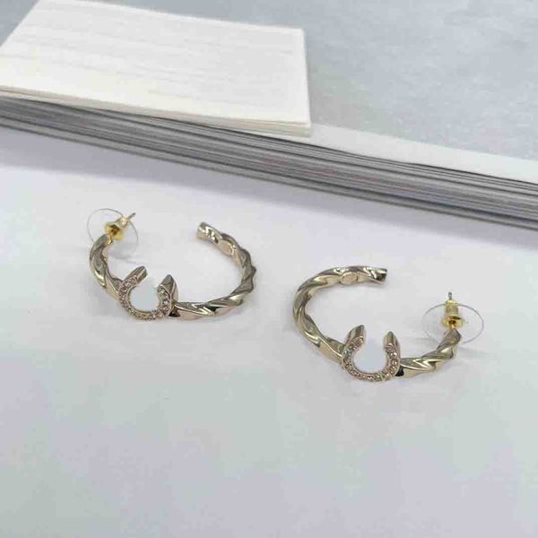 2023 luxury quality charm half round shape drop earring with diamond special design have box stamp ps7563b, Golden
2023 luxury quality charm half round shape drop earring with diamond special design have box stamp ps7563b, Golden