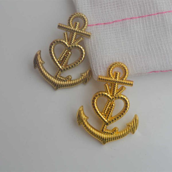 Designer brooch SL Luxury Top Korean version of the new Y letters temperament suit workplace coat accessories gold navy emblem large pin fashion Accessories Jewelry
Designer brooch SL Luxury Top Korean version of the new Y letters temperament suit workplace coat accessories gold navy emblem large pin fashion Accessories Jewelry