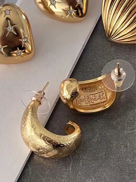 Designer Earrings SL Luxury Top French with Advanced Texture Cool and Fashionable Yellow Copper Earrings Valentine's Day gifts high quality Accessories Jewelry
Designer Earrings SL Luxury Top French with Advanced Texture Cool and Fashionable Yellow Copper Earrings Valentine's Day gifts high quality Accessories Jewelry