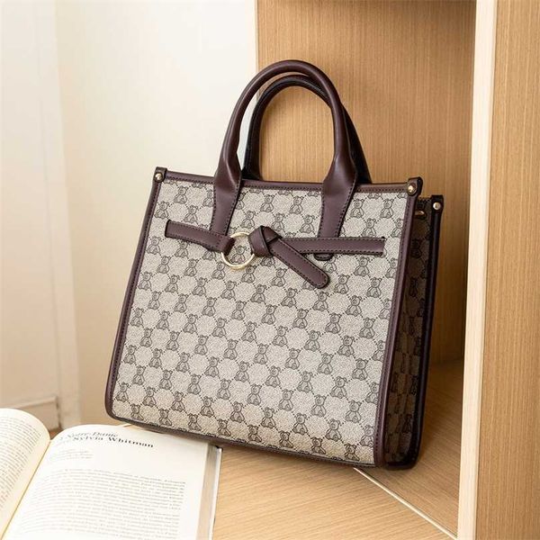 messenger bags purses selling 2023 new fashion versatile women's bag casual handbag commuter tote bag crossbody bag
messenger bags purses selling 2023 new fashion versatile women's bag casual handbag commuter tote bag crossbody bag