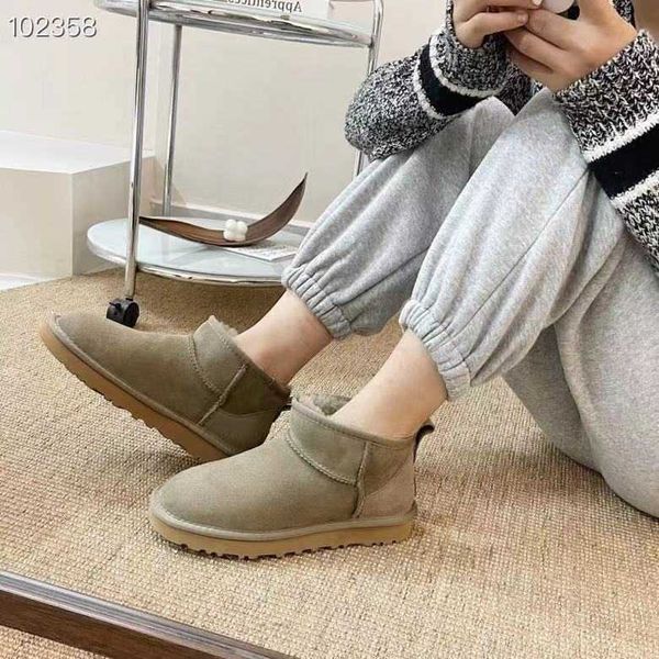 luxury brands same snow boots women's sheepskin fur integrated short tube lazy man low shallow cut short boots plush cotton shoes women, Black
luxury brands same snow boots women's sheepskin fur integrated short tube lazy man low shallow cut short boots plush cotton shoes women, Black