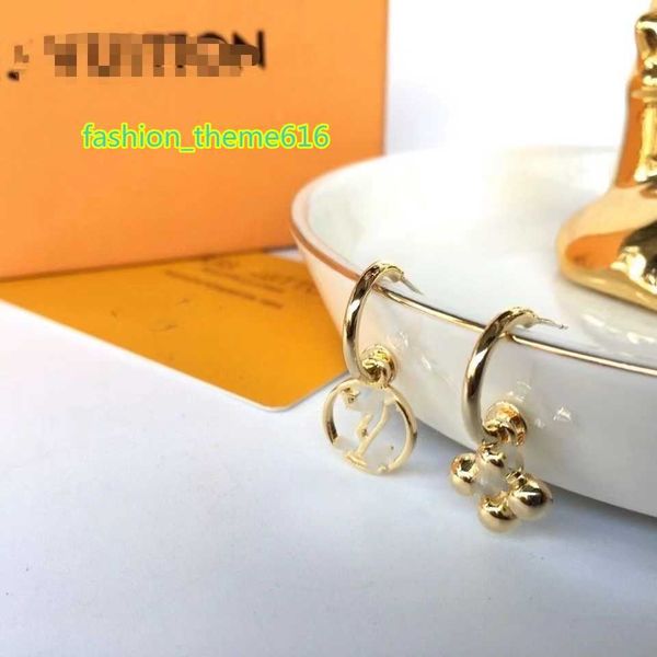 luxury classic 4/four leaf clover pendant necklaces designer chain 18k gold shell for girl wedding mother' day fashion jewelry women gi, Silver
luxury classic 4/four leaf clover pendant necklaces designer chain 18k gold shell for girl wedding mother' day fashion jewelry women gi, Silver