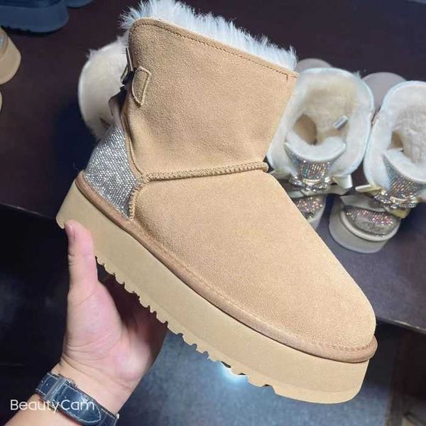 luxury brands new full diamond sheepskin and fur integrated snow boots with low cut short tube genuine leather wool women's shoes popul, Black
luxury brands new full diamond sheepskin and fur integrated snow boots with low cut short tube genuine leather wool women's shoes popul, Black