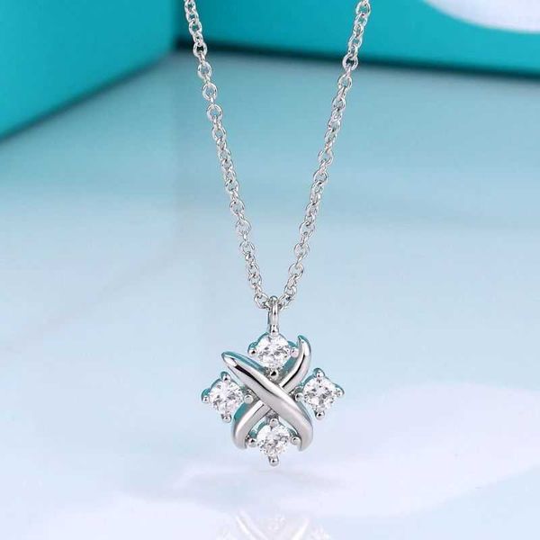 designer necklace t family 925 sterling silver new diamond cross pendant same light luxury ornament collar chain tiffaniess
designer necklace t family 925 sterling silver new diamond cross pendant same light luxury ornament collar chain tiffaniess