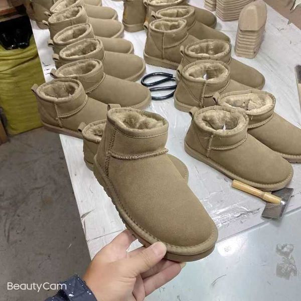 luxury designer genuine leather wool snow boots women's sheepskin wool integrated short sleeve boots fashion warm cotton shoes men', Black
luxury designer genuine leather wool snow boots women's sheepskin wool integrated short sleeve boots fashion warm cotton shoes men', Black