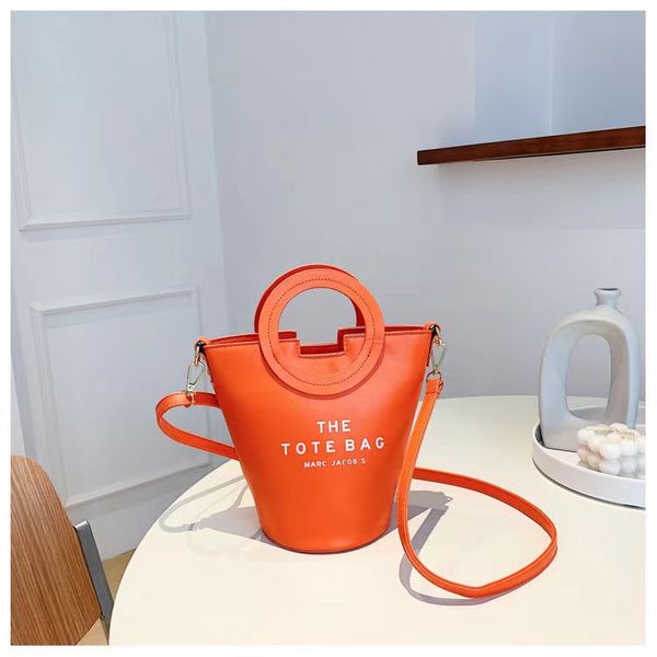 2023 autumn new light luxury lazy wind american candy color letters bright single shoulder bag handbag oblique cross bag 06
2023 autumn new light luxury lazy wind american candy color letters bright single shoulder bag handbag oblique cross bag 06