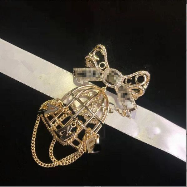 pins, brooches bow knot letter rhinestone lantern brooch, brass material, european and american fashion coat pin, Gray
pins, brooches bow knot letter rhinestone lantern brooch, brass material, european and american fashion coat pin, Gray