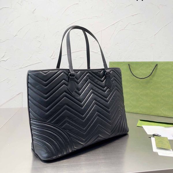 large volume tote bag shopping bag v-shaped design genuine leather handbag brass accessories with ceramic effect facing cotton linen lining
large volume tote bag shopping bag v-shaped design genuine leather handbag brass accessories with ceramic effect facing cotton linen lining