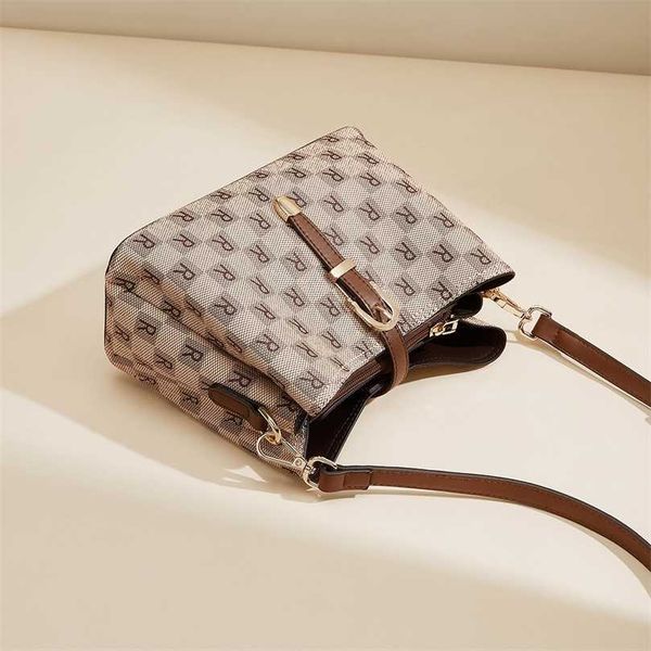 messenger bags purses selling fashion bag for women in 2023 and versatile women's shoulder bag large capacity printed crossbody bag 
messenger bags purses selling fashion bag for women in 2023 and versatile women's shoulder bag large capacity printed crossbody bag