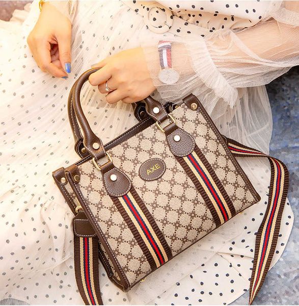 new versatile handbag small bag new bag autumn and winter women's one shoulder fashion women's bag trend
new versatile handbag small bag new bag autumn and winter women's one shoulder fashion women's bag trend