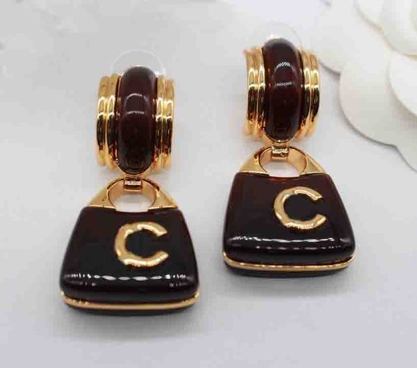 2023 luxury quality charm drop earring handbag shape design black brown color in 18k gold plated have box stamp ps7553b, Golden
2023 luxury quality charm drop earring handbag shape design black brown color in 18k gold plated have box stamp ps7553b, Golden