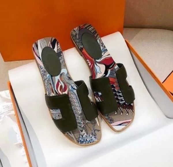 2023 famous brand beach slippers classic flat heel summer designer fashion flops leather lady slides women shoes l bath ladies sandals large, Black
2023 famous brand beach slippers classic flat heel summer designer fashion flops leather lady slides women shoes l bath ladies sandals large, Black