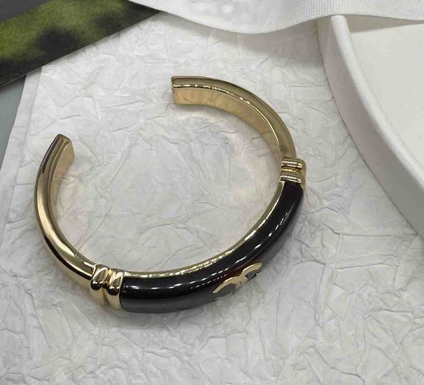 luxury quality charm opened bangle with black and words metal design in 18k gold plated have box stamp ps7566b, Golden
luxury quality charm opened bangle with black and words metal design in 18k gold plated have box stamp ps7566b, Golden